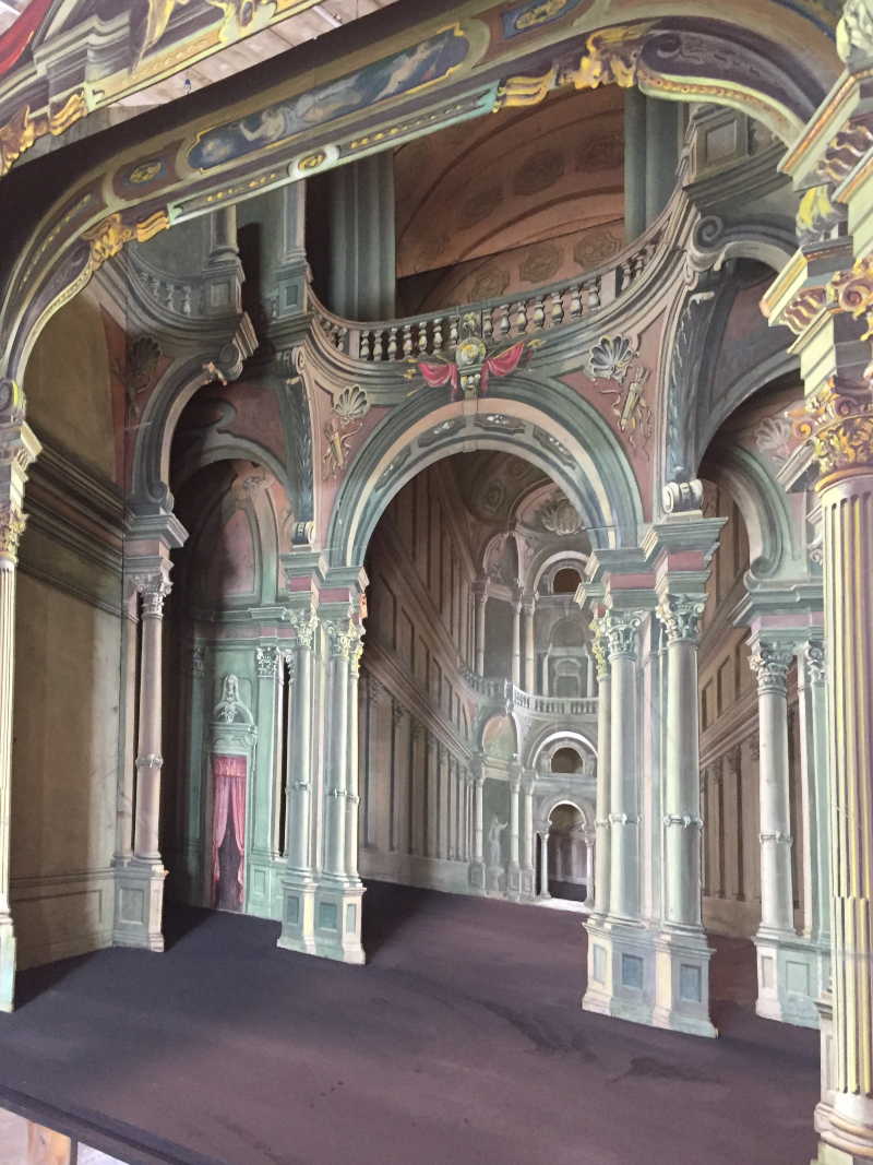 Scenografia ispirata a Giovanni Michele Graneri, Interno del Teatro Regio, montaggio del teatrino realizzato per la Mostra del Barocco Piemontese, 1963, Fondazione Teatro Regio 01